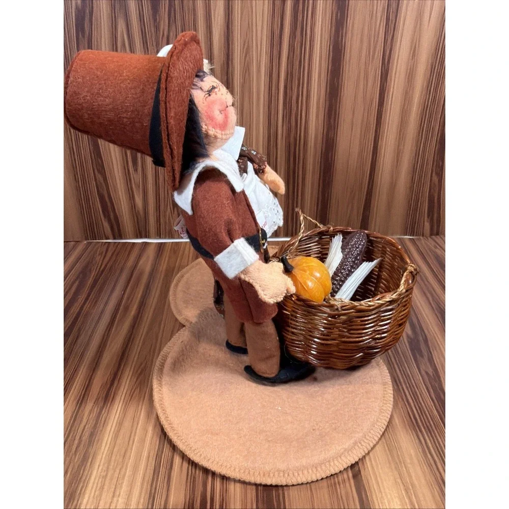 Vintage 1989 Annalee Mobilitee Pilgrim Couple Thanksgiving Pumpkin Basket